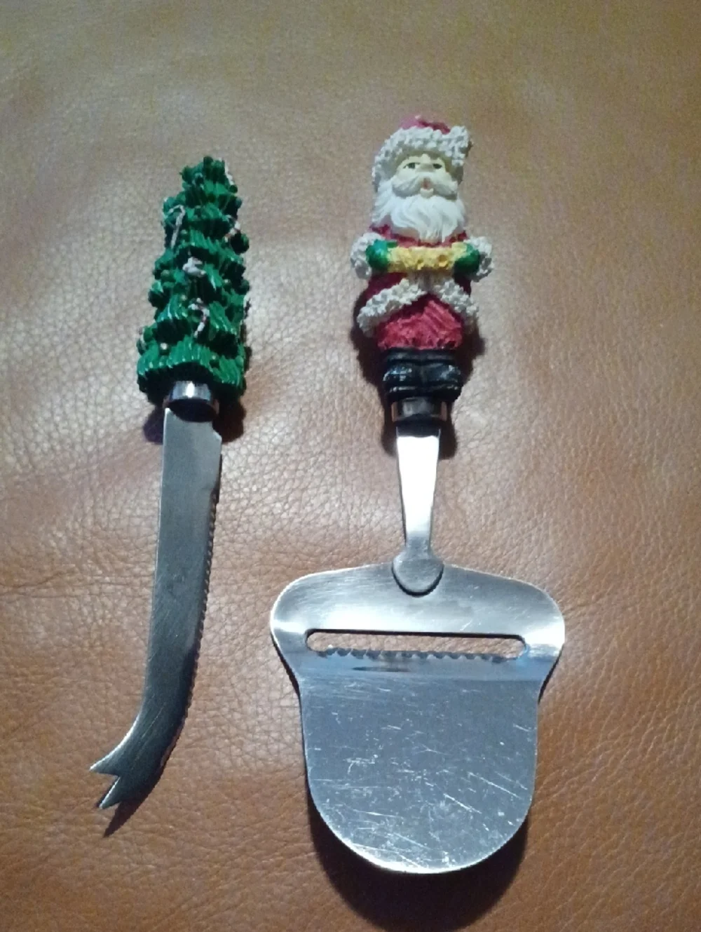 - Christmas Festive Santa & Tree Cheese Knife and Spreader Set - Red, Green